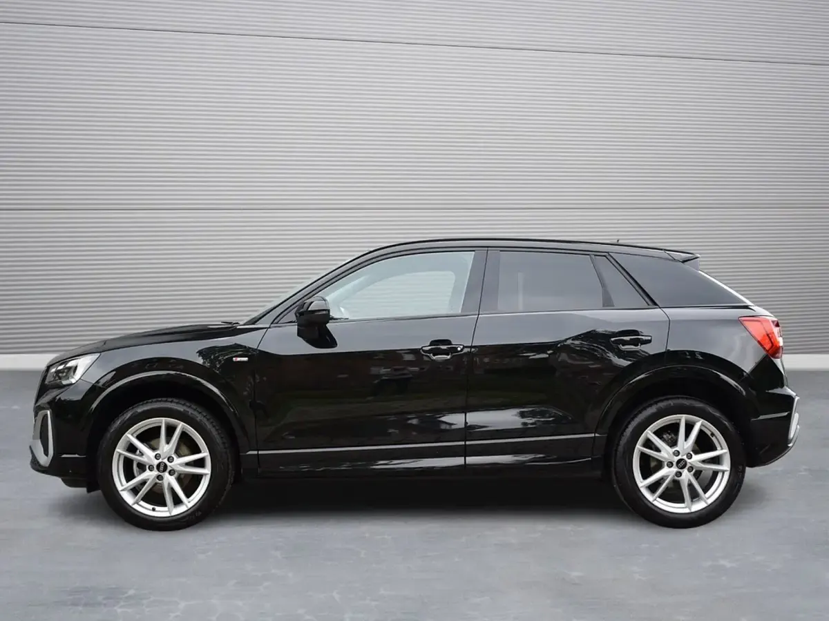 Gebraucht Audi Q2 S-Line 150 PS (110 kW) 2025 Schwarz SUV