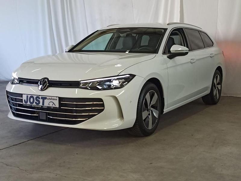 Weiß Gebraucht 2024 VW Passat Business | 34.950 € (Guter Preis) - Bild 1/4