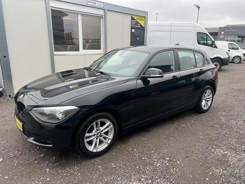 Gebraucht BMW 114 102 PS (75 kW) 2014 Schwarz Kleinwagen