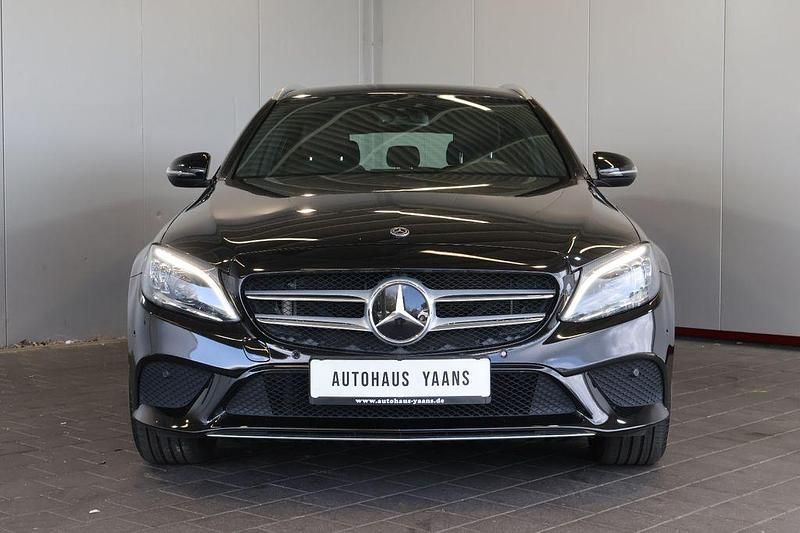 Gebraucht Mercedes C300 Avantgarde 245 PS (180 kW) 2019 Schwarz Limousine