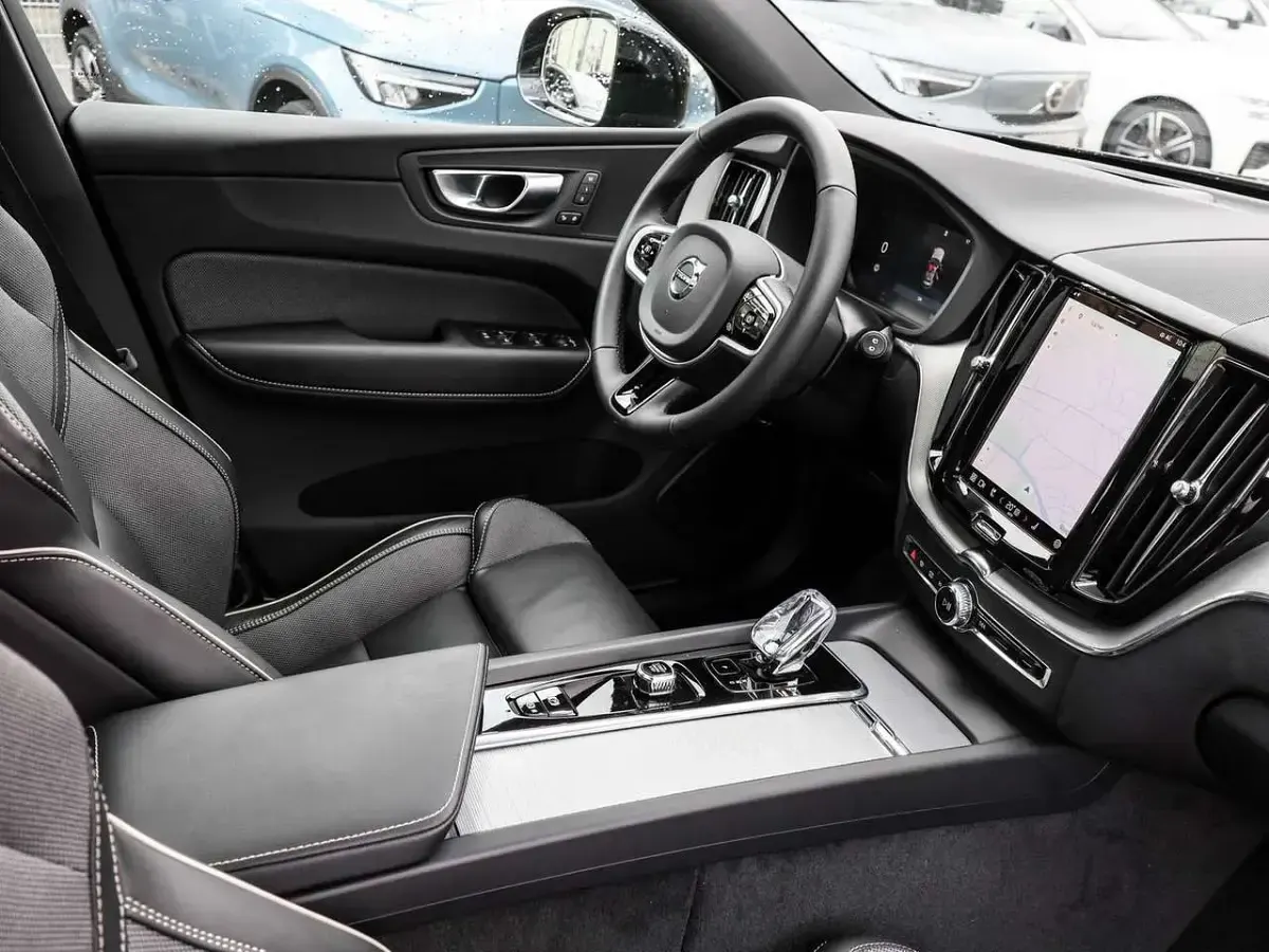 Brugt Volvo XC60 Plus 250 HK (183 kW) 2025 Sort SUV