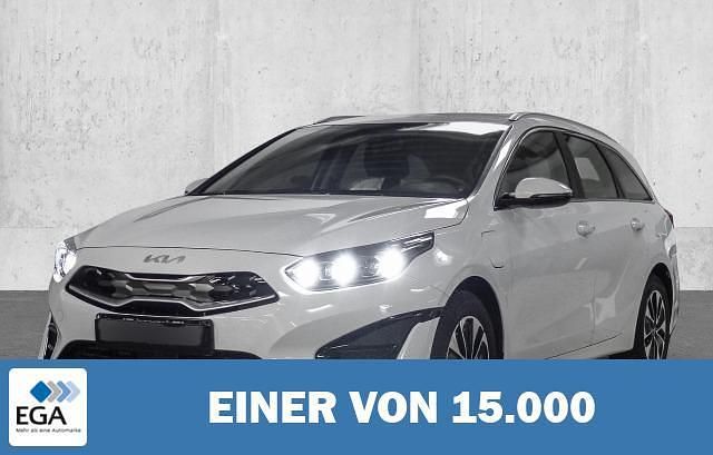 Weiß Gebraucht 2024 Kia Ceed Sportswagon Vision Kombi | 26.360 € (Etwas zu teuer) - Bild 1/4