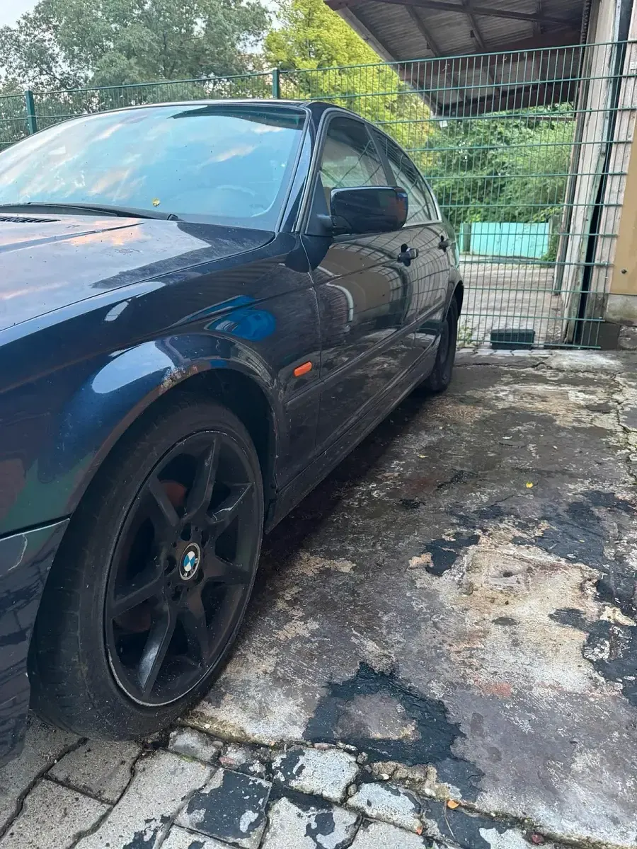 Gebraucht BMW 323 170 PS (125 kW) 1998 Blau Limousine