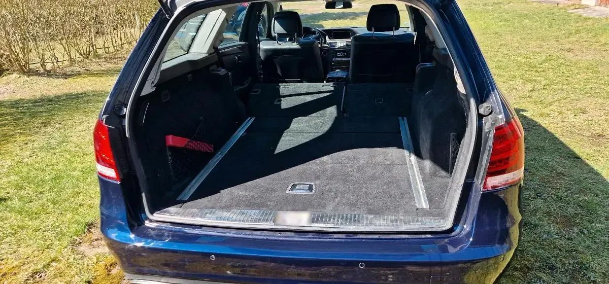 Używany Mercedes E300 Avantgarde 231 KM (169 kW) 2013 Niebieski Kombi