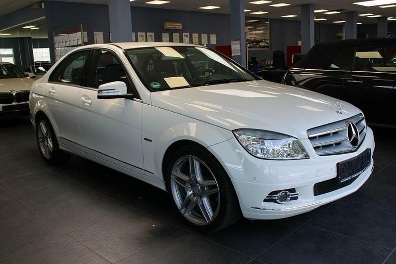 Weiß Gebraucht 2010 Mercedes C250 Avantgarde Limousine | 11.980 € (Fairer Preis) - Bild 1/4