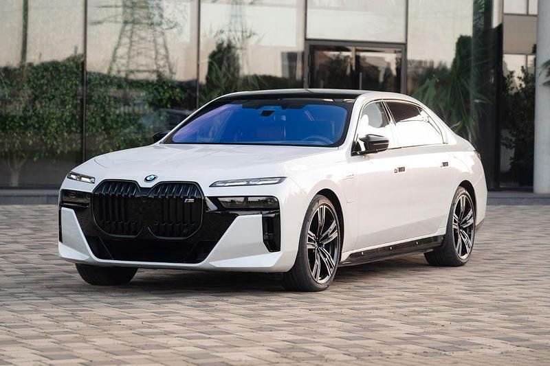 Weiß Gebraucht 2024 BMW M760e Sport Line Limousine | 129.700 € (Teuer) - Bild 1/4