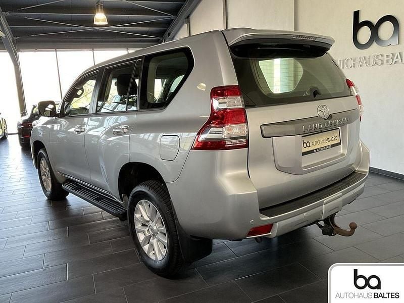 Gebraucht Toyota Land Cruiser 177 PS (130 kW) 2017 Silver (metallic) SUV