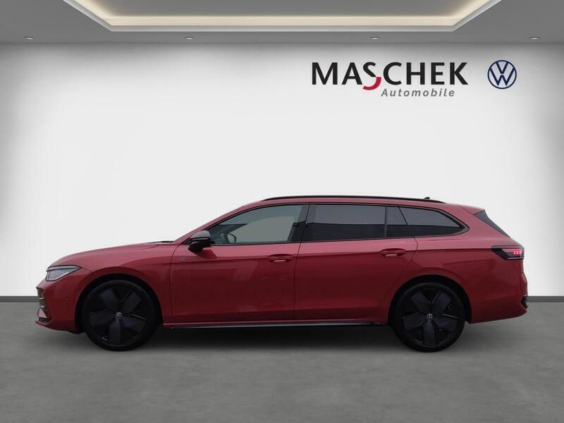 Gebraucht VW Passat R-line 150 PS (110 kW) 2024 Chilirot Kombi
