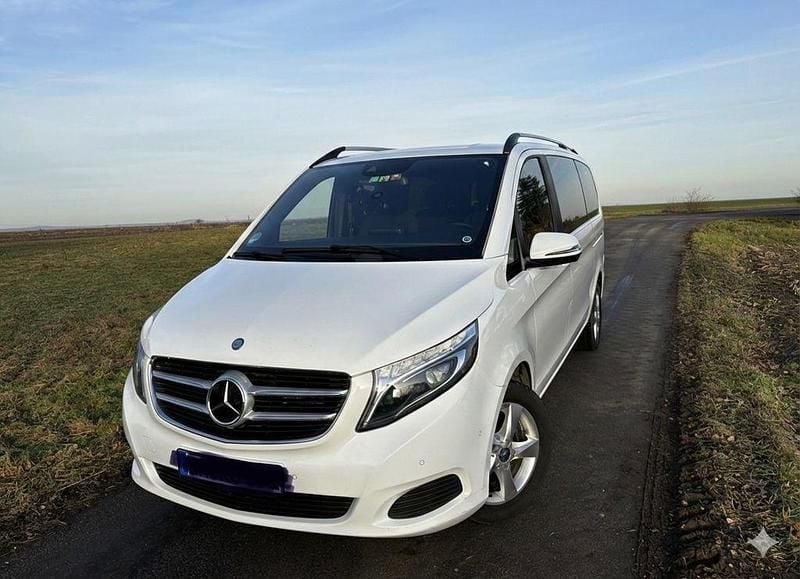 Weiß Gebraucht 2016 Mercedes V250 Edition Van / Kleinbus | 34.400 € (Guter Preis) - Bild 1/4