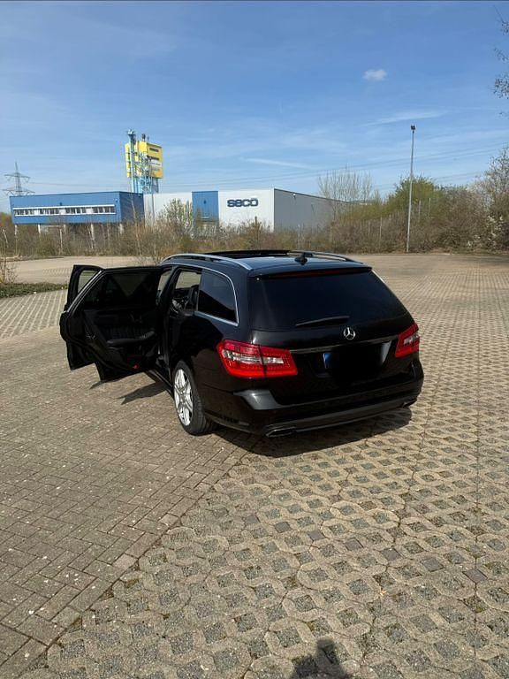 Używany Mercedes E350 Avantgarde 265 KM (194 kW) 2012 Czarny Kombi