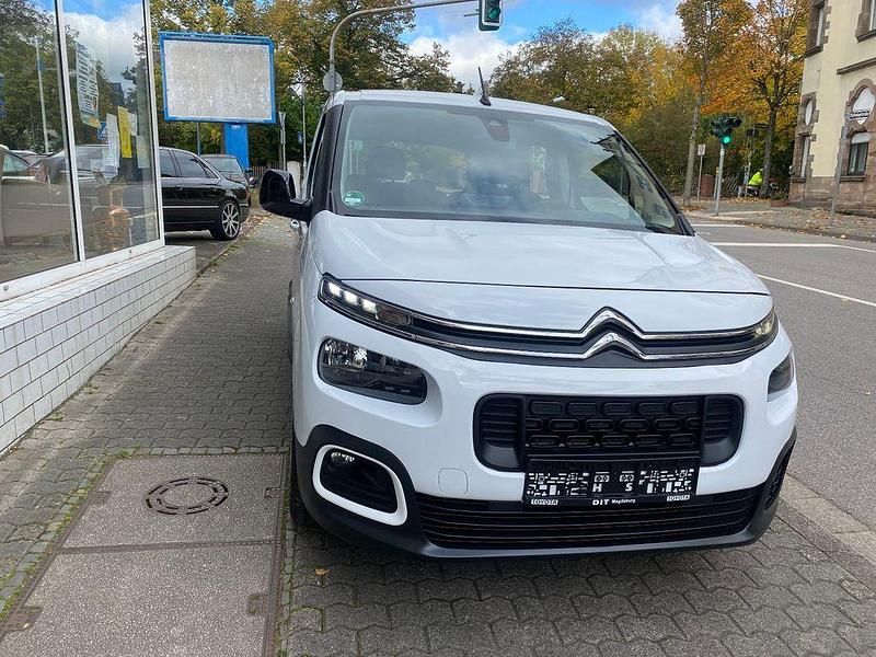 Weiß Gebraucht 2023 Citroën Berlingo Feel Van / Kleinbus | 18.999 € (Superpreis) - Bild 1/4