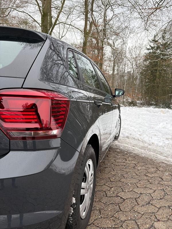 Gebraucht VW Polo Trendline 65 PS (47 kW) 2018 Grau Kleinwagen