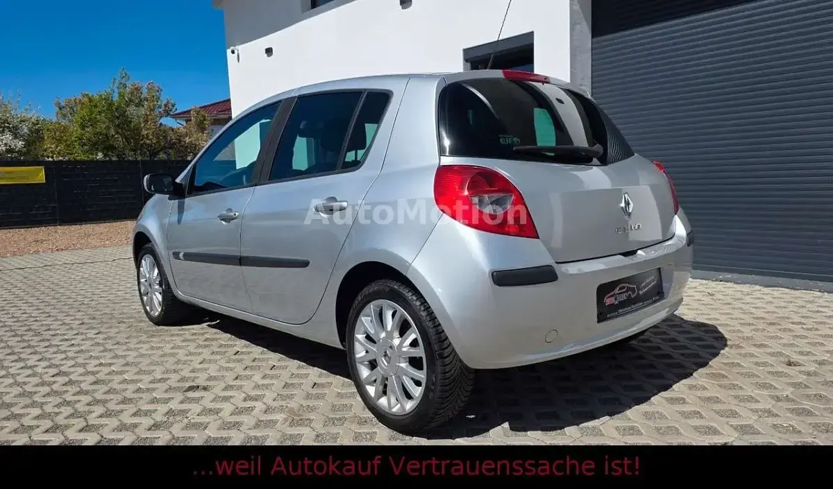 Gebraucht Renault Clio III 111 PS (81 kW) 2008 Silber Limousine