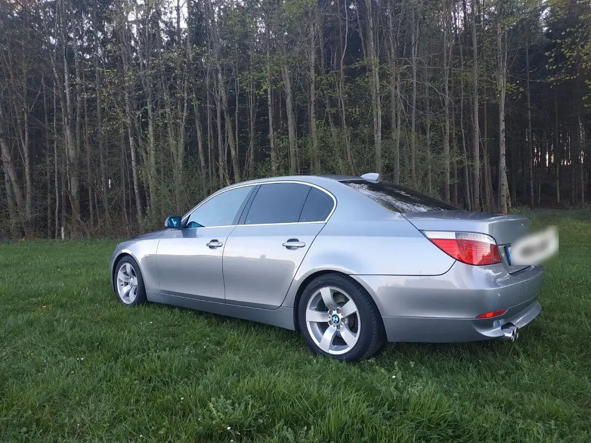 Gebraucht BMW 523 177 PS (130 kW) 2006 Silber Limousine