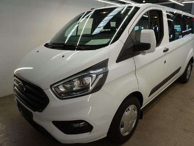Weiß Gebraucht 2019 Ford Transit Custom Van / Kleinbus | 27.900 € (Etwas zu teuer) - Bild 1/4