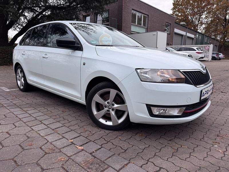 Weiß Gebraucht 2015 Skoda Rapid Drive Kombi | 8.890 € (Fairer Preis) - Bild 1/4