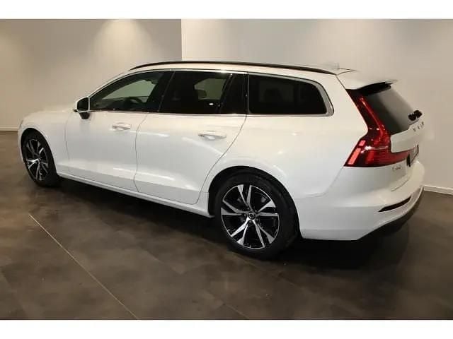 Gebraucht Volvo V60 Core 163 PS (119 kW) 2023 Weiss Kombi