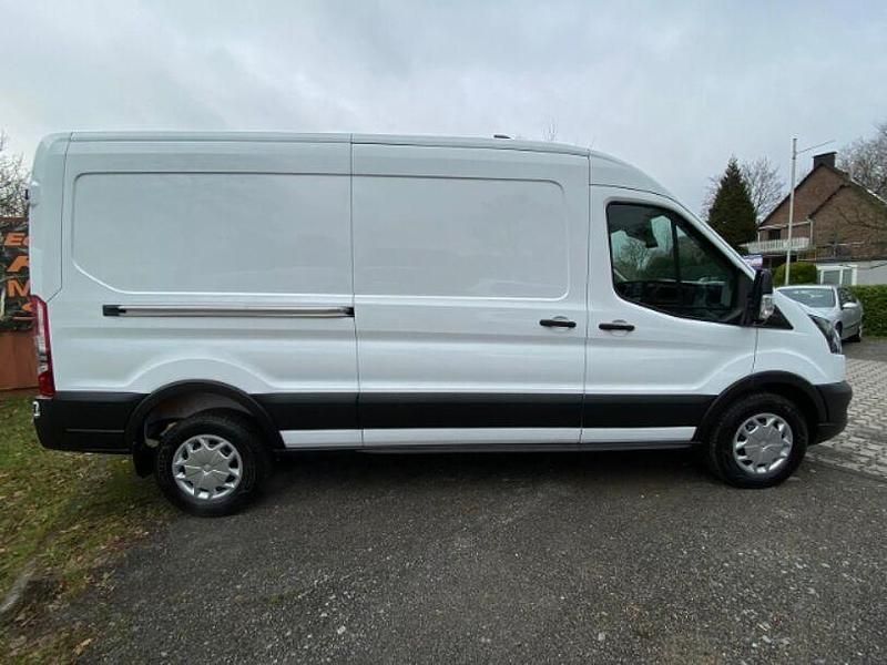 Gebraucht Ford Transit Trend 131 PS (96 kW) 2023 Weiss Van / Kleinbus