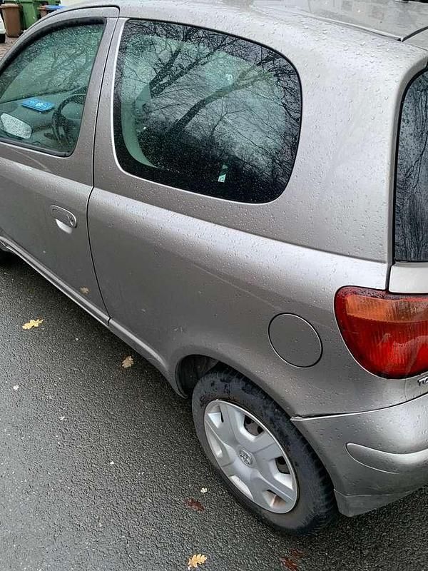 Gebraucht Toyota Yaris 87 PS (63 kW) 2003 Bronze Limousine