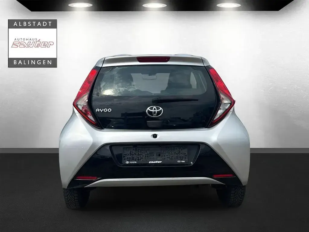 Gebraucht Toyota Aygo X-play 72 PS (52 kW) 2019 Grau Kleinwagen