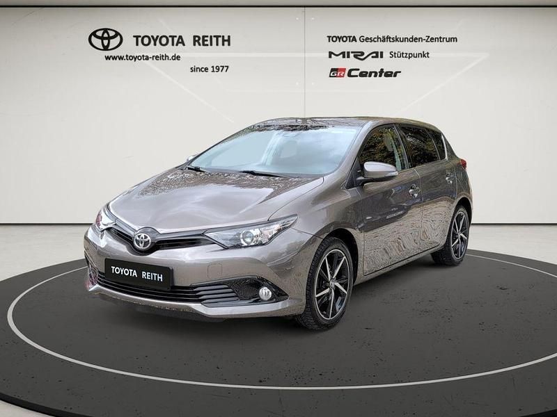 Platinumbronze metallic Gebraucht 2018 Toyota Auris Team Limousine | 15.770 € (Teuer) - Bild 1/4