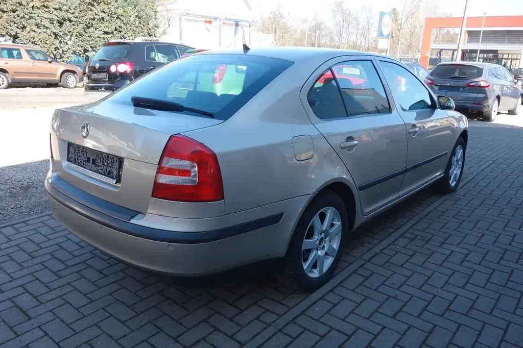Gebraucht Skoda Octavia Ambiente 102 PS (75 kW) 2005 Beige Limousine