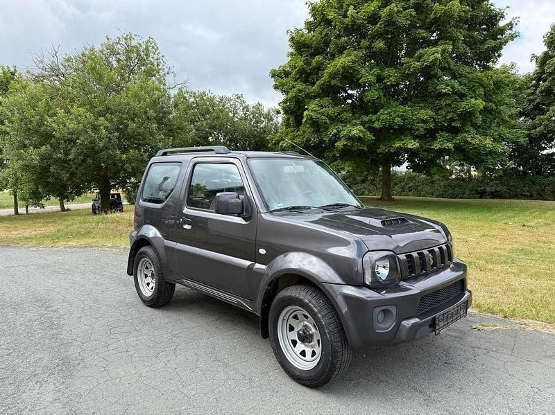 Grau Gebraucht 2015 Suzuki Jimny Club SUV | 13.500 € (Fairer Preis) - Bild 1/4