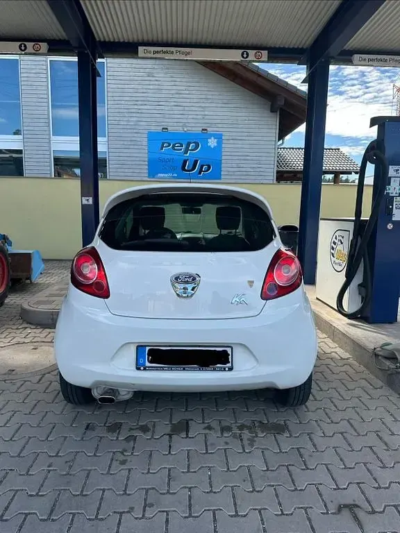 Gebraucht Ford Ka Titanium 69 PS (50 kW) 2011 Weiß Kleinwagen