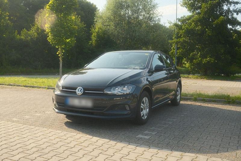 Grau Gebraucht 2019 VW Polo Comfortline Kleinwagen | 11.900 € (Superpreis) - Bild 1/4