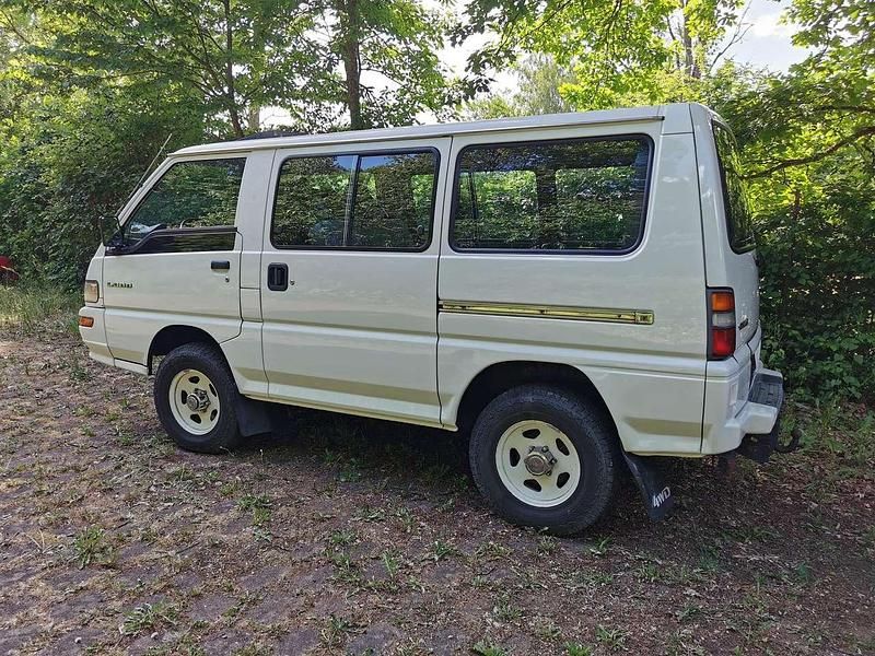 Weiß Gebraucht 1991 Mitsubishi L300 Van | 24.800 € - Bild 1/4