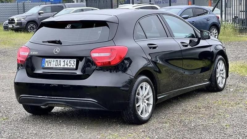 Gebraucht Mercedes A180 122 PS (89 kW) 2014 Schwarz nachtschwarz unilack Limousine