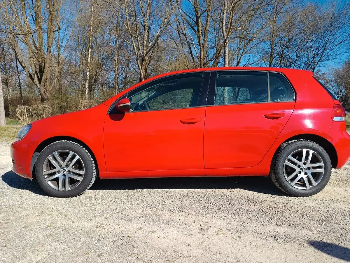 Gebraucht VW Golf VI 80 PS (58 kW) 2009 Rot Kleinwagen