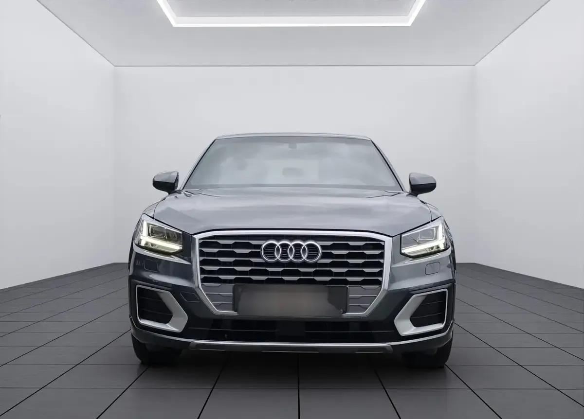 Gebraucht Audi Q2 S-Line 150 PS (110 kW) 2019 Grau metallic SUV