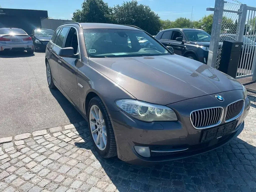 Gebraucht BMW 525 204 PS (150 kW) 2011 Braun Limousine