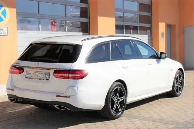 Gebraucht Mercedes E300 AMG line 194 PS (142 kW) 2020 Weiß Limousine