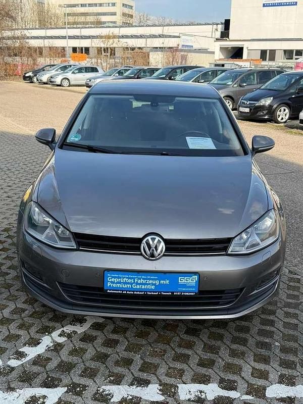 Gebraucht VW Golf VII Comfortline 86 PS (63 kW) 2014 Limestone grey metallic Kleinwagen