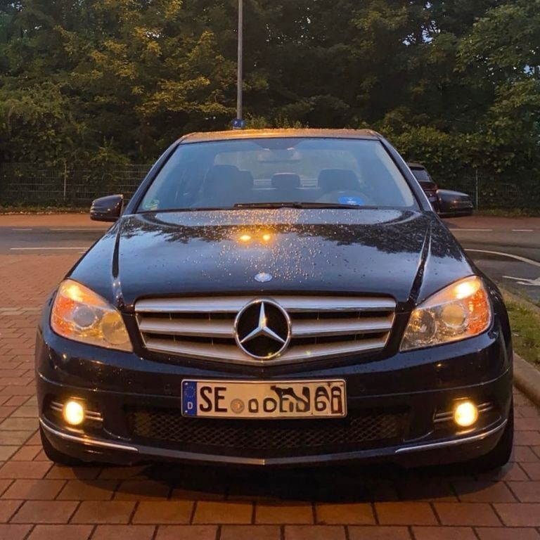 Grau Gebraucht 2009 Mercedes 250 Limousine | 7.500 € (Superpreis) - Bild 1/4