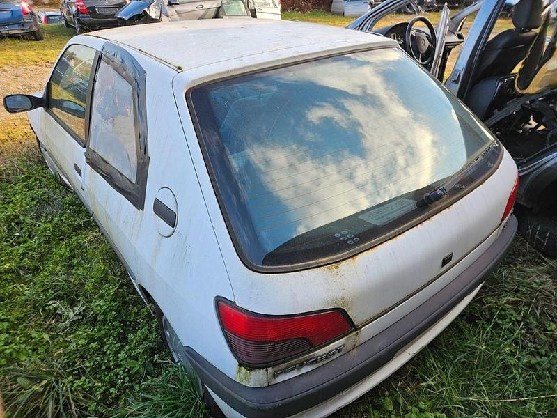 Gebraucht Peugeot 306 75 PS (55 kW) 1994 Weiß Limousine