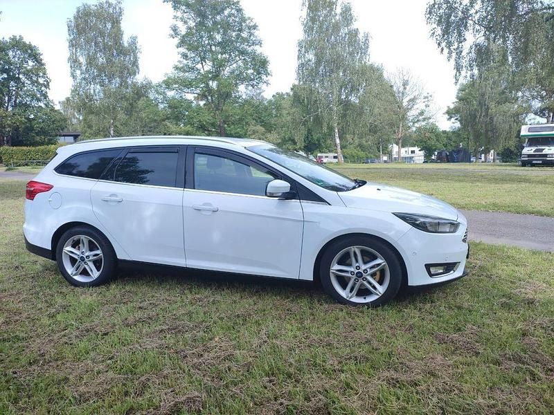 Gebraucht Ford Focus Titanium 120 PS (88 kW) 2015 Weiß Limousine