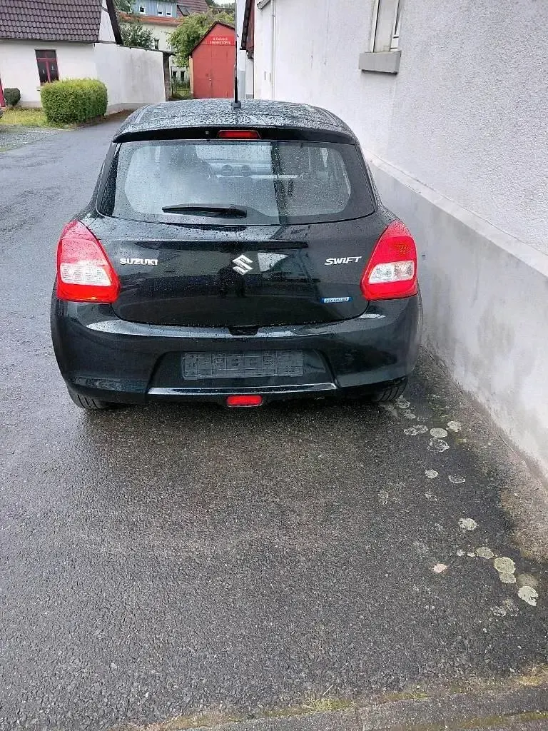 Gebraucht Suzuki Swift Club 90 PS (66 kW) 2020 Schwarz Kleinwagen