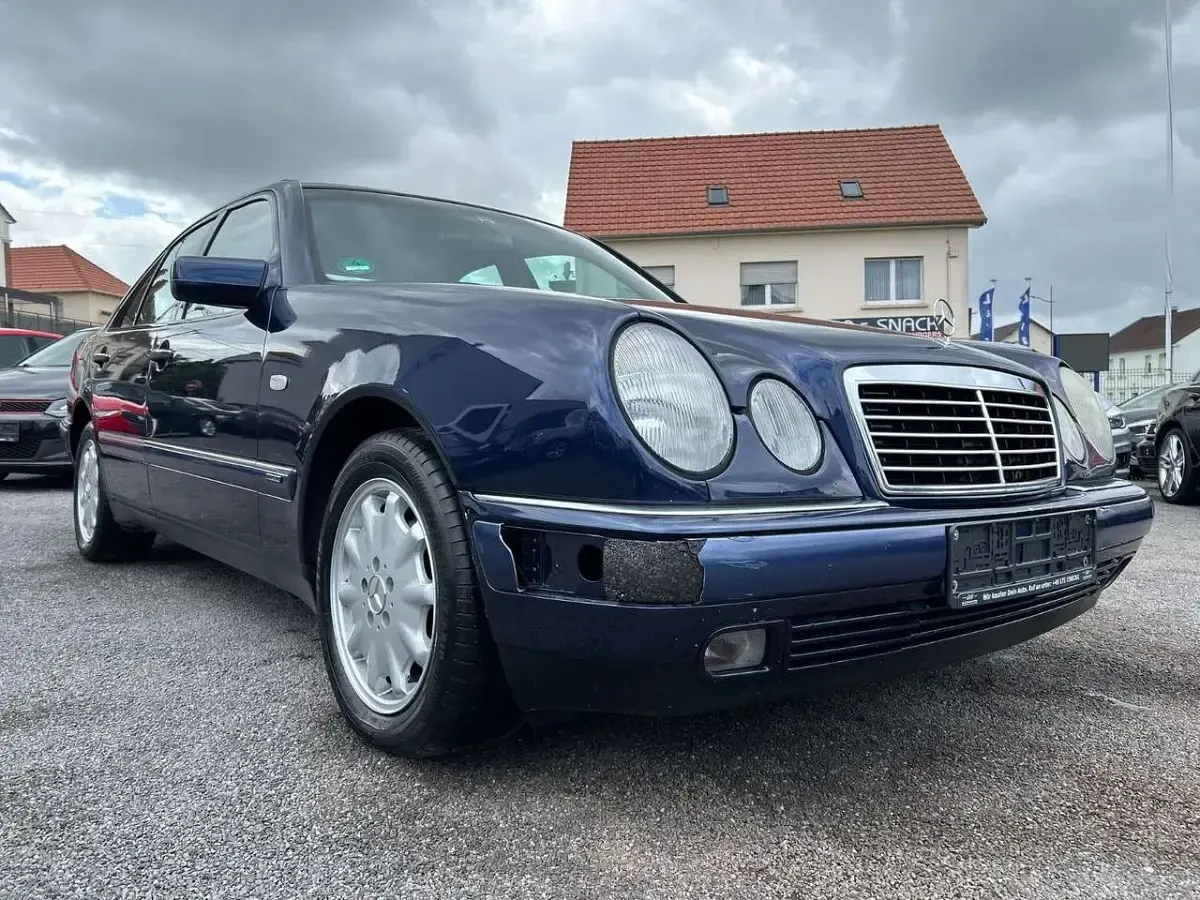 Gebraucht Mercedes E240 Elegance 170 PS (125 kW) 1998 Grün Limousine