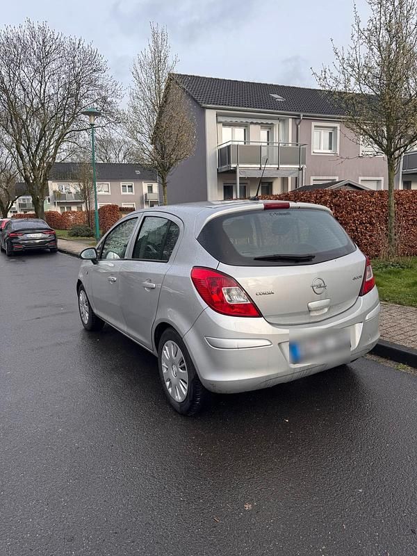 Gebraucht Opel Corsa Innovation 75 PS (55 kW) 2009 Silber Kleinwagen