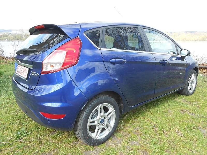 Gebraucht Ford Fiesta 101 PS (74 kW) 2015 Indicblau Limousine