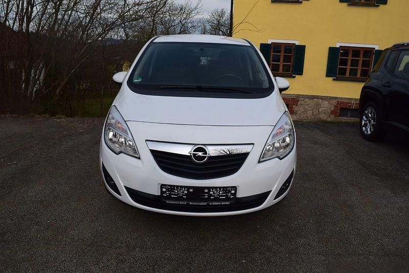 Gebraucht Opel Meriva Design Edition 131 PS (96 kW) 2011 Weiß Van / Kleinbus
