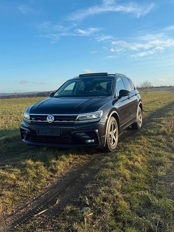 Schwarz Gebraucht 2019 VW Tiguan Highline SUV | 24.599 € (Etwas zu teuer) - Bild 1/4