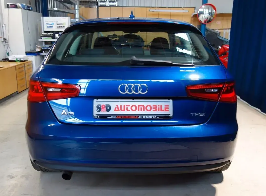 Second-hand Audi A3 Attraction 105 CP (77 kW) 2013 Albastru Hatchback