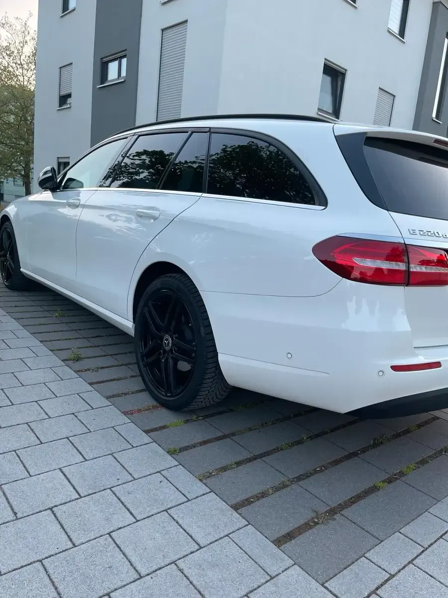 Używany Mercedes E220 194 KM (142 kW) 2017 Biały Kombi