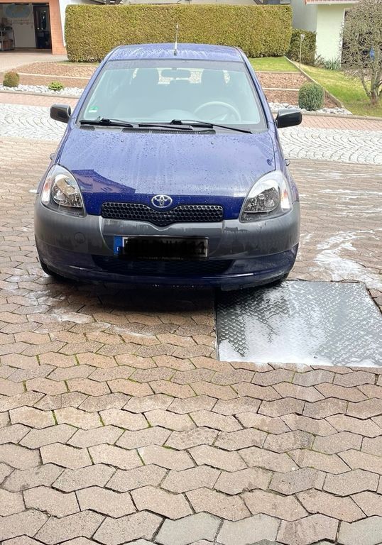 Blau Gebraucht 2001 Toyota Yaris Sol Kleinwagen | 1.200 € (Guter Preis) - Bild 1/4