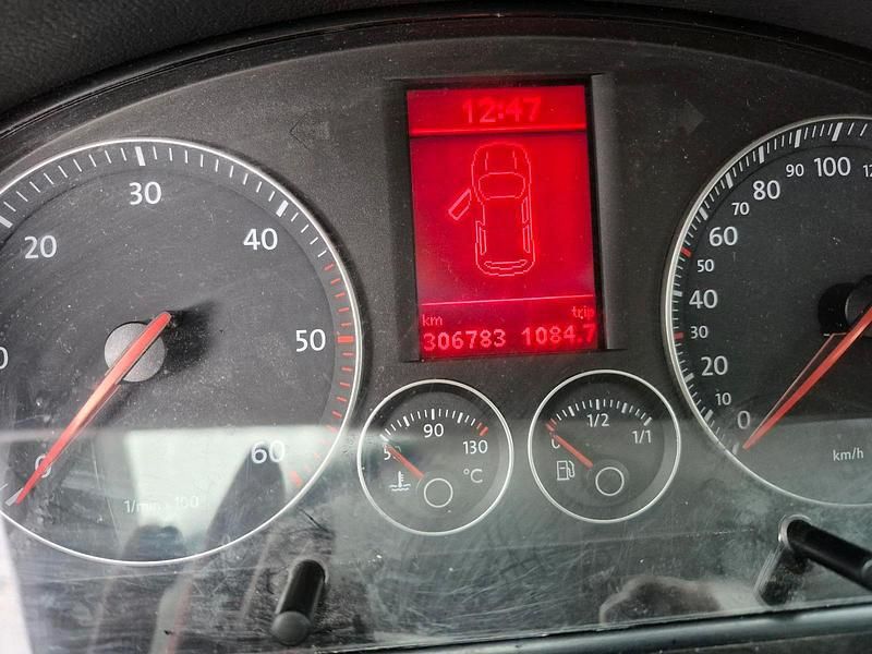 Weiß Gebraucht 2006 VW Touran Van / Kleinbus | 2.600 € (Fairer Preis) - Bild 1/3