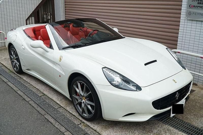 Second-hand Ferrari California 460 CP (338 kW) 2010 Alb Cabrio